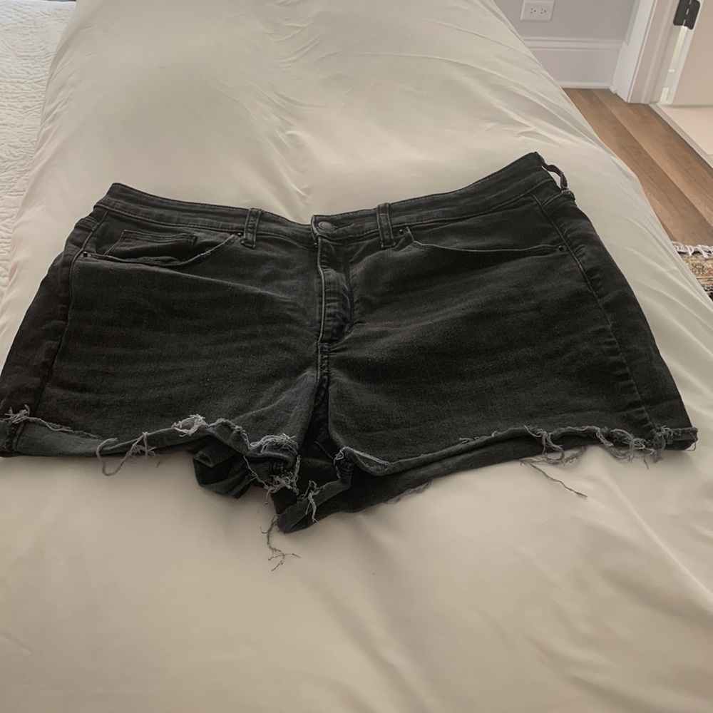 Black cut off jeans shorts
